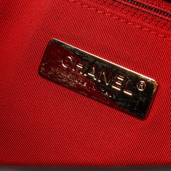 Chanel Maxi 19 Large Classic Two-Tone Chain Black Leather Flap Bag - Picture 12 of 13